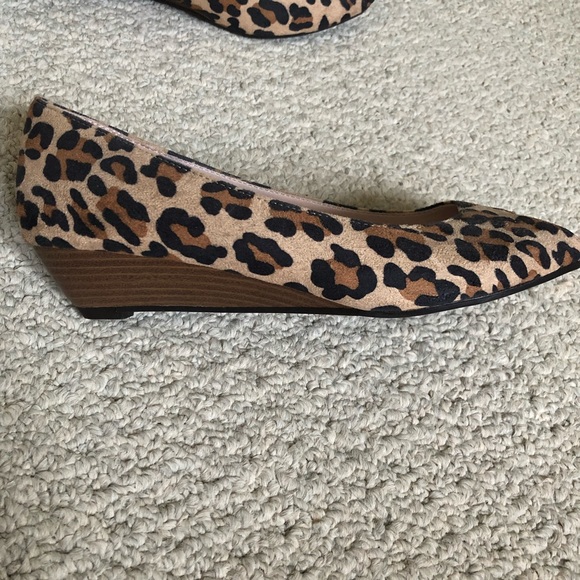 🛍2/$15 Leopard Peep Toe Shoes Wedge Heel Sz 8.5 - Picture 3 of 6